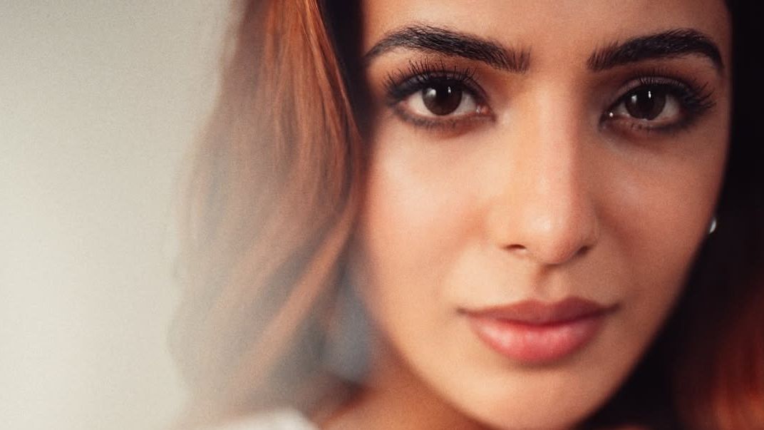 Let Samantha Ruth Prabhu show you how to pair soft glam with warm auburn waves