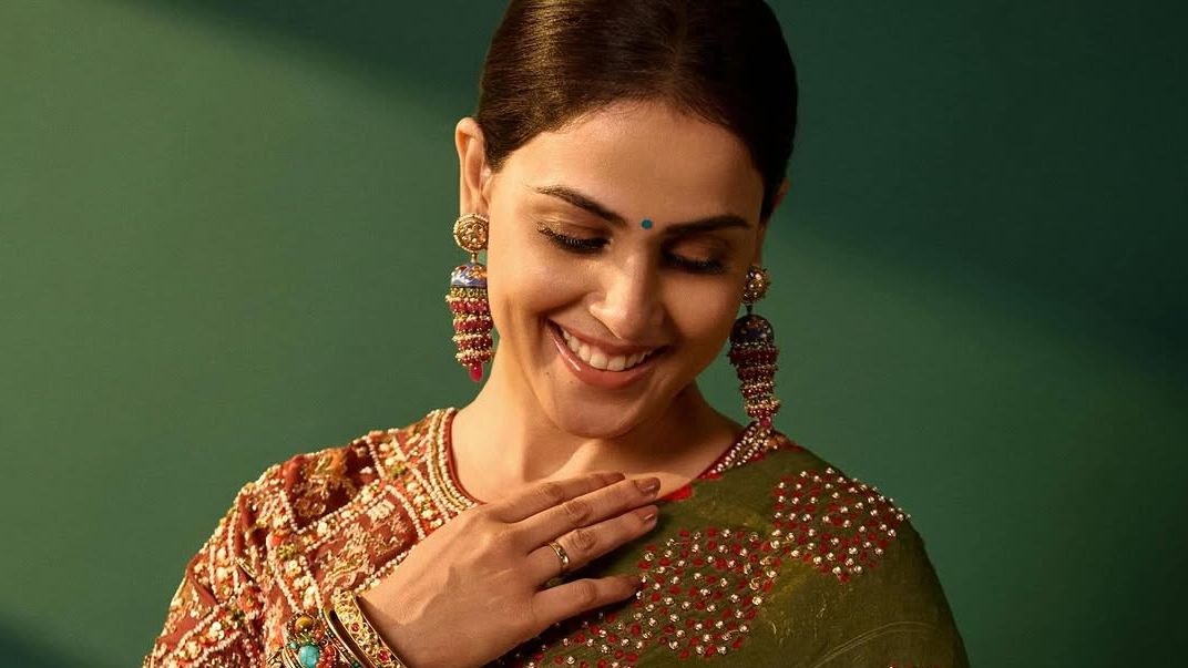 Genelia Deshmukh’s summer-appropriate sari highlighted bandhani and thread embroidery