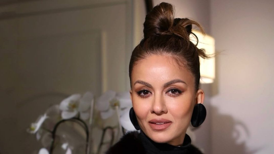 Last night, Natasha Poonawalla stepped out in a 1983 Karl Lagerfeld Haute Couture look