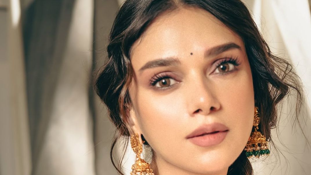 Aditi Rao Hydari’s jamun Raw Mango sari was replete with hand-embroidered zardozi
