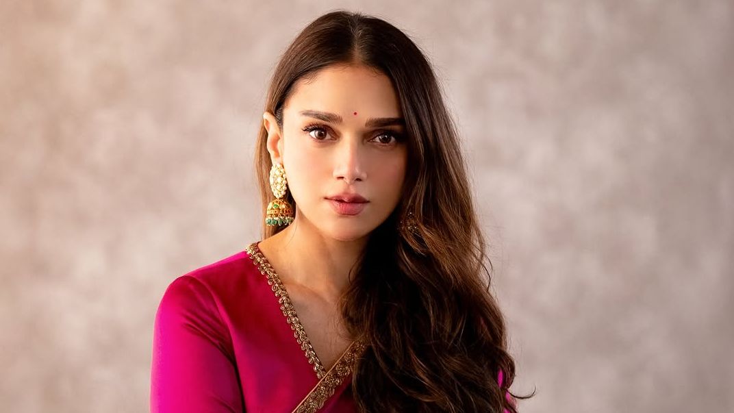 Aditi Rao Hydari’s gulaabi silk sari from Raw Mango featured three shades of pink