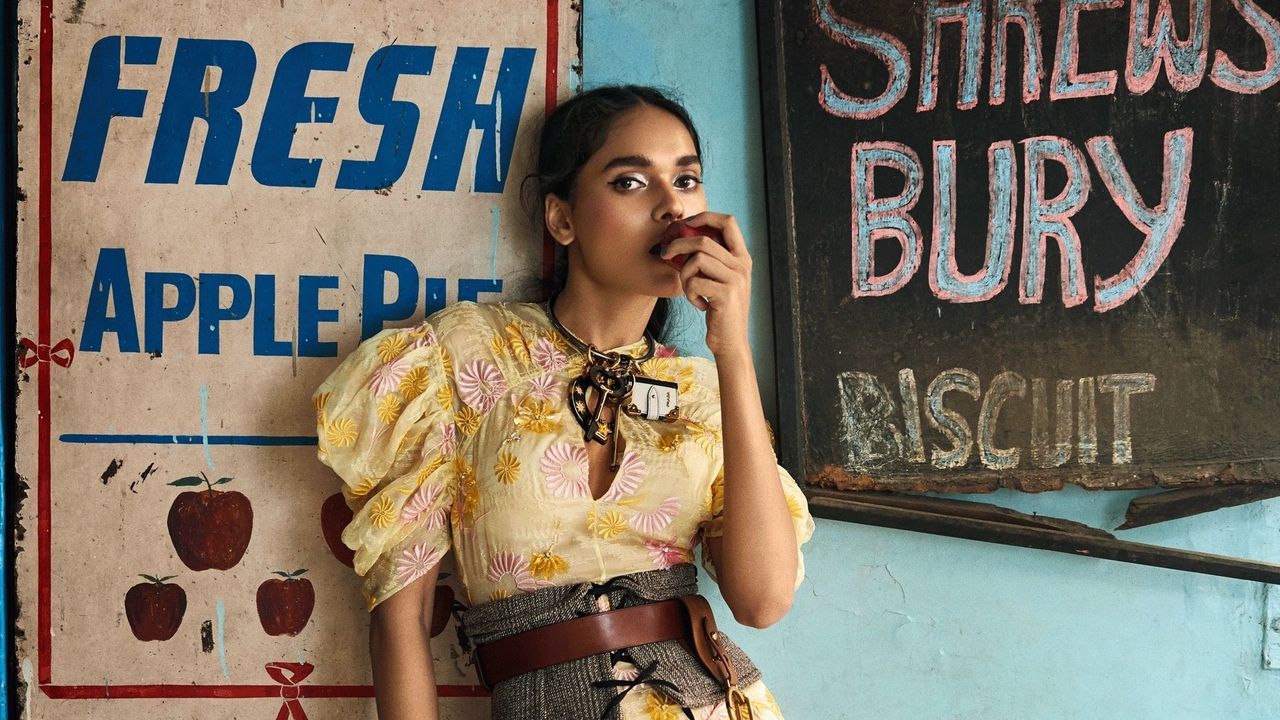 Kiwi is the fruit to eat in the evening to lower cortisol and help you sleep better