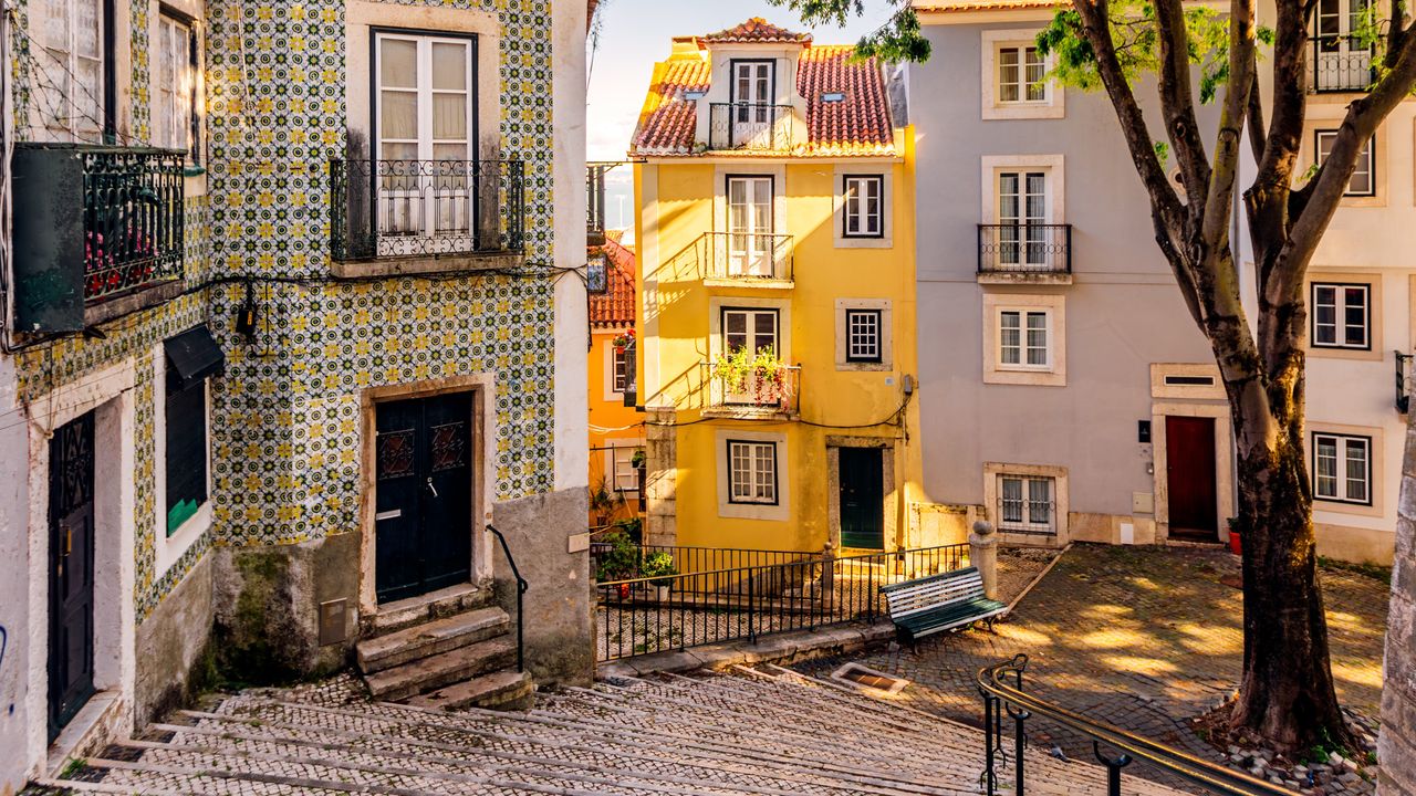 I don’t travel to explore new places. I travel to walk on their pavements