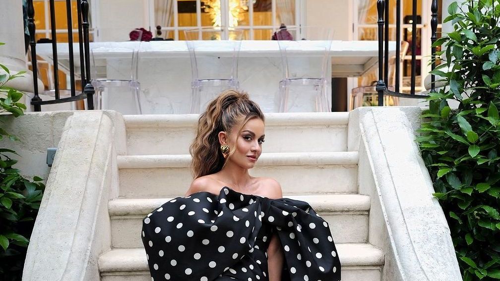 How to wear polka dots in 2025