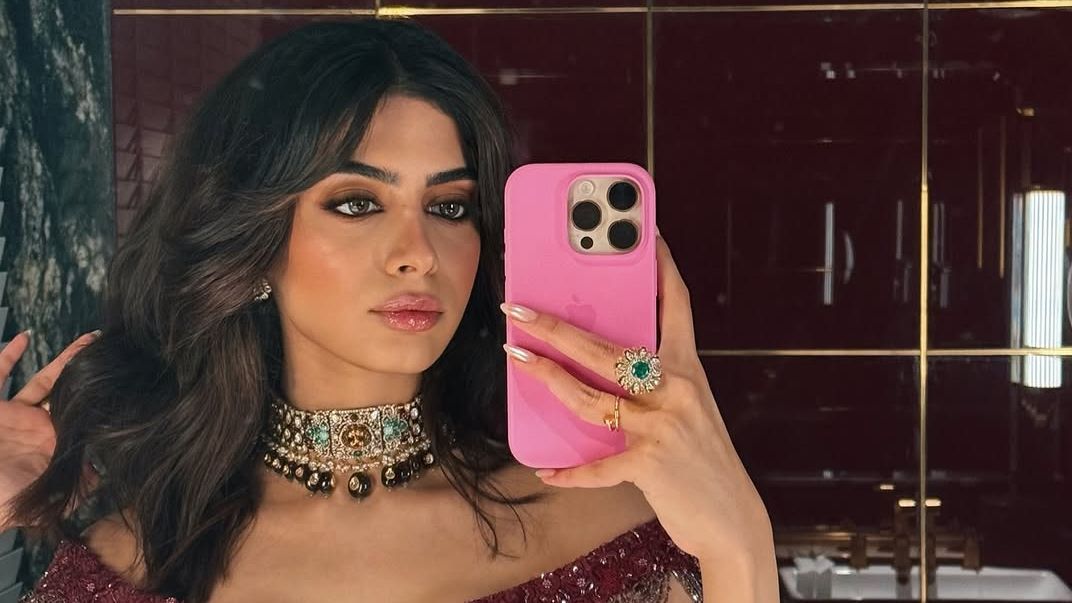 Khushi and Janhvi Kapoor were all about the smoky eyes in this week’s best beauty looks