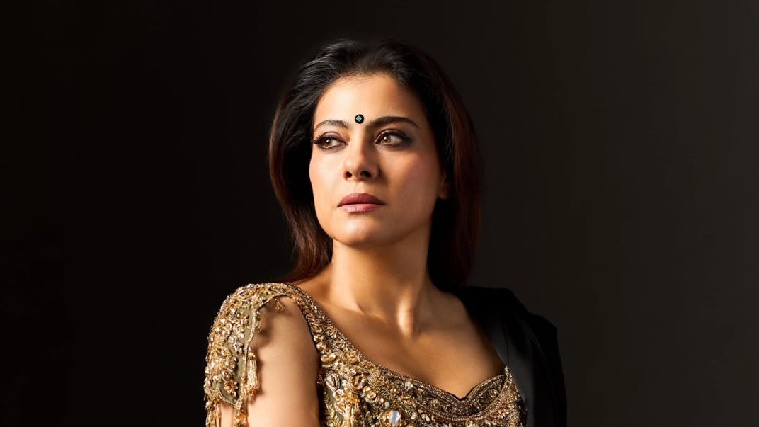 Kajol’s black pre-draped sari came with a corset featuring 3,500 Swarovski crystals