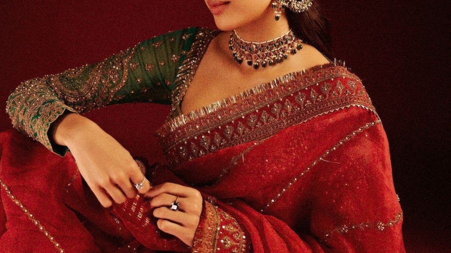 Janhvi_Kapoor_Inspired_Sindoori_Red_Organza_Saree3.jpg