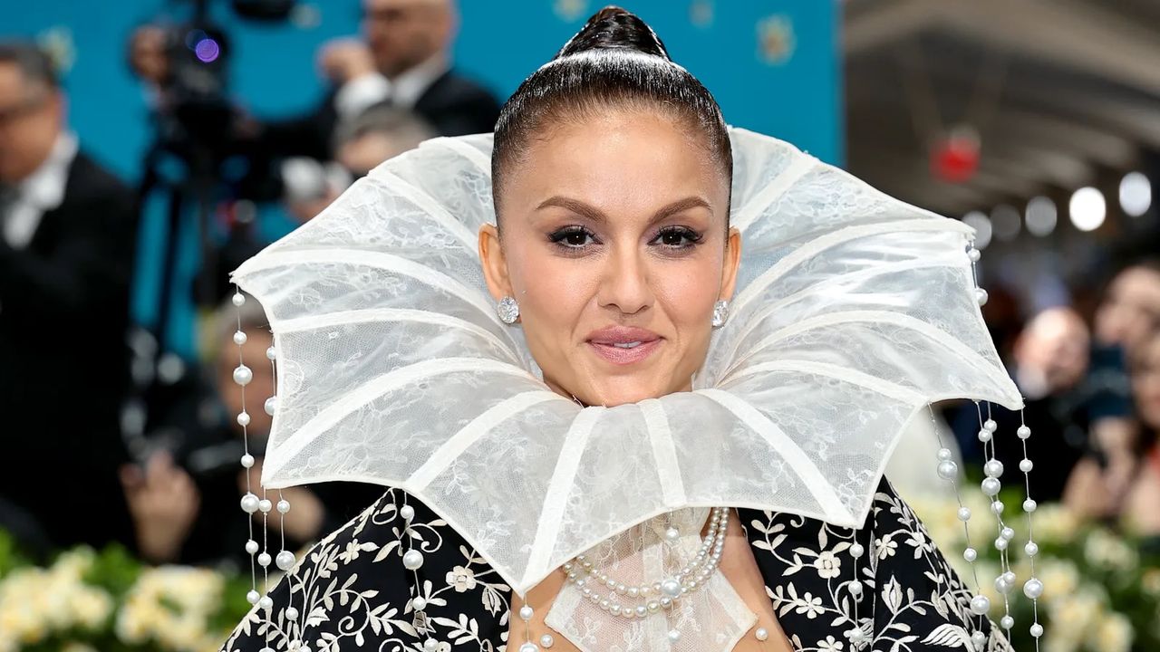 We saw it on Natasha Poonawalla’s recent Met Gala look, but what exactly is the Parsi Gara sari?