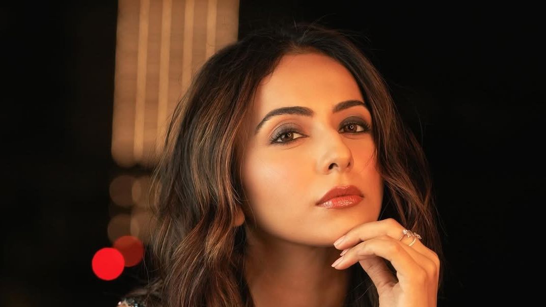 Rakul Preet Singh and Mindy Kaling made glossy lips their signature in the best beauty looks of the week