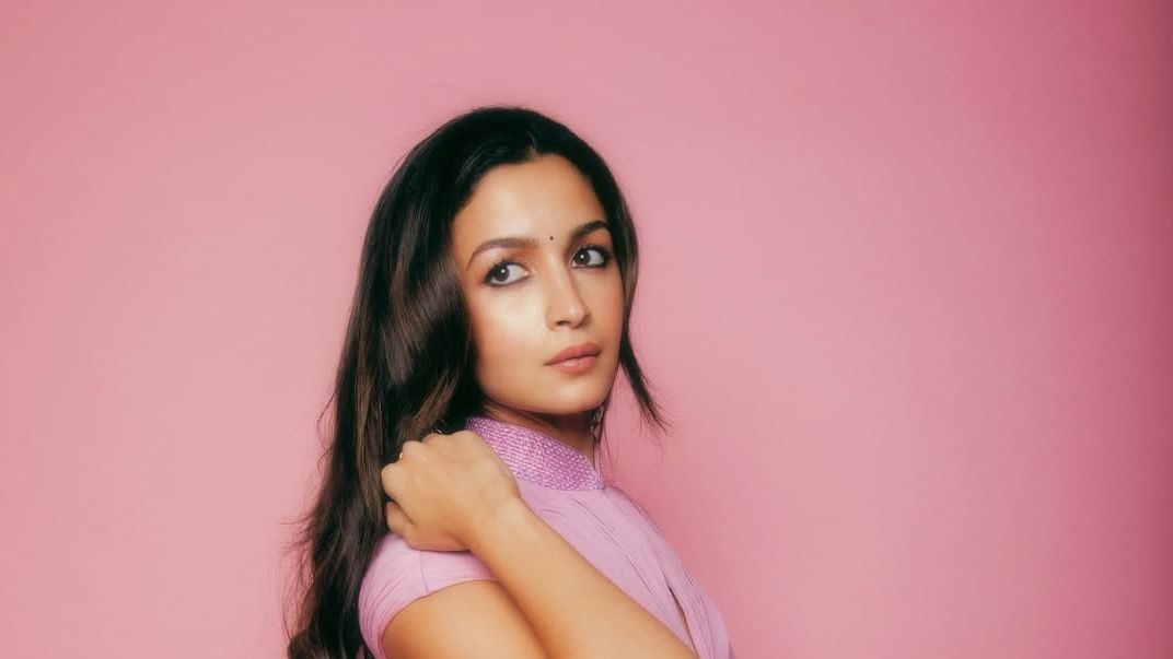 Alia Bhatt’s blush Tarun Tahiliani sari was a nod to Rekha’s iconic Silsila look