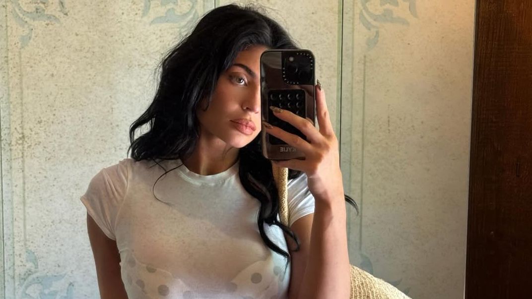 Elevate your Europe trip with a new bag for the summer—raffia, canvas or koodai