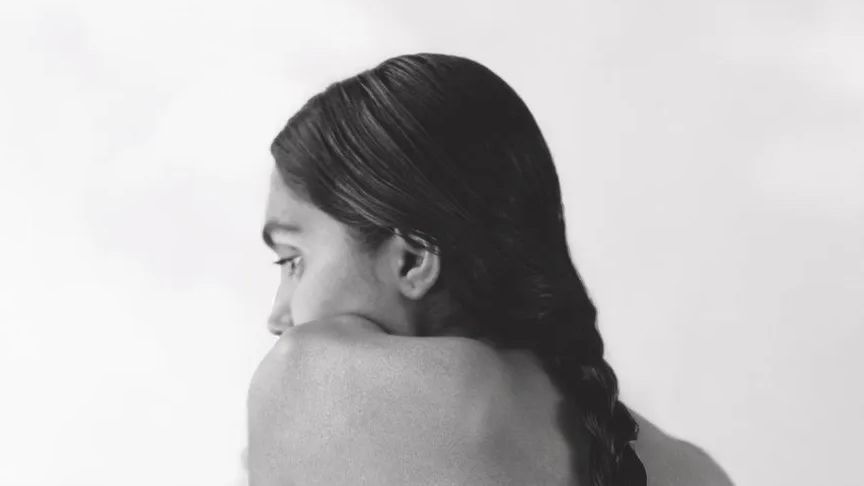 How to treat body acne and breakouts during monsoon
