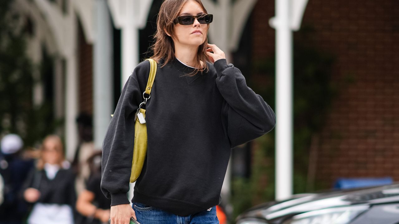 All the cool girls are wearing dad shoes like it’s 2014 again