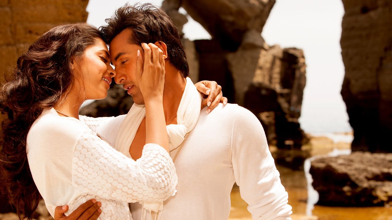 Commitment issues shouldn’t be the end of love—therapists reveal how to fix them