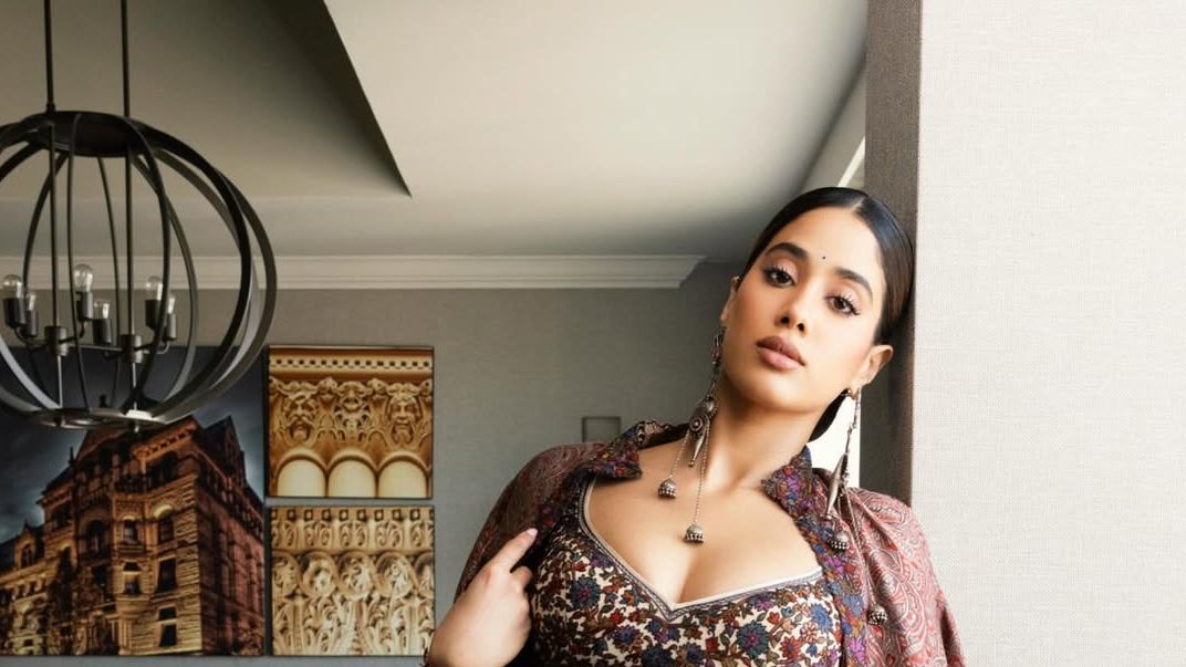 Janhvi Kapoor’s resham sari by Abu Jani Sandeep Khosla is an ode to Kashmiri craftsmanship