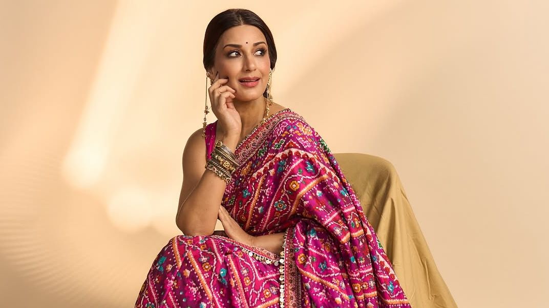 Sonali Bendre’s Patola sari came alive with stacked kadas and a parandi braid