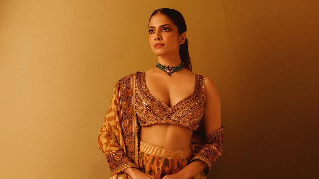 Malavika Mohanan’s JJ Valaya lehenga was rich with zari, resham and crystal work