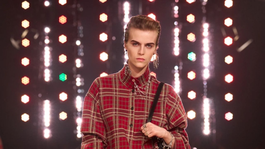 Falda-cuadros-isabel-marant-otono-invierno-2025.jpg