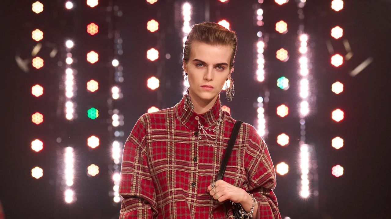Grunge plaid dresses of the ’90s have made a return
