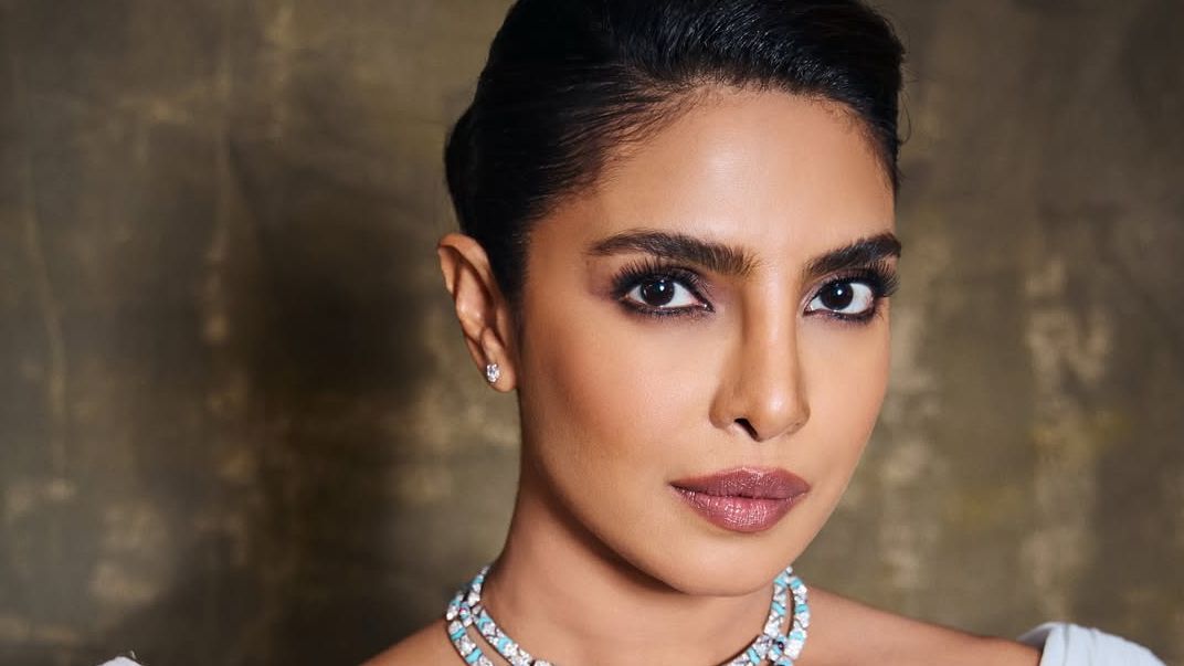 Priyanka Chopra and Alia Bhatt bring kohl-rimmed smoky eyes to this week’s best beauty looks