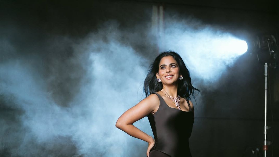 Isha Ambani Piramal makes an appearance in custom Ashi Studio and Bvlgari jewels at the Serpenti Infinito opening