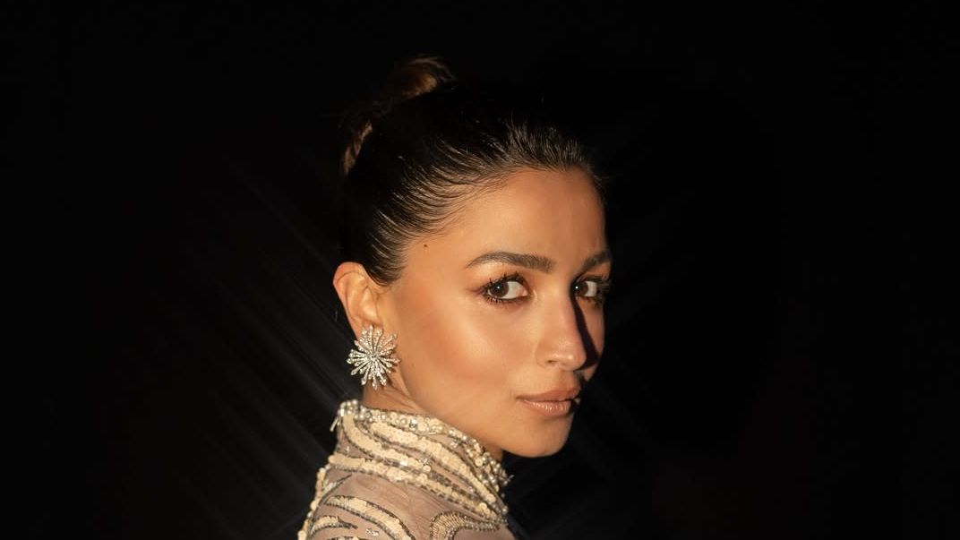 From Alia Bhatt to Janhvi Kapoor, everyone leaned into bronzed glam in this week’s best beauty looks