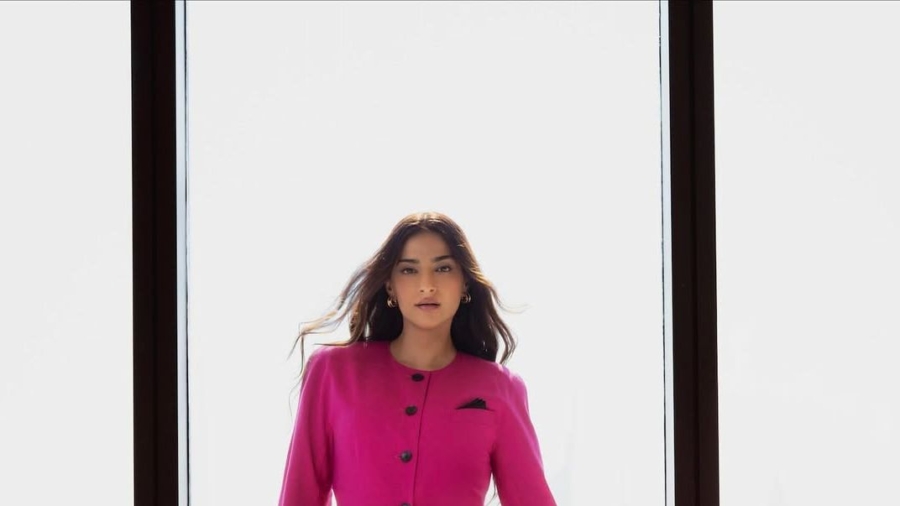 @sonamkapoor20wears20Escada20by20Margaretha20Ley20198820for20@audemarspiguet20Styled20by.jpeg