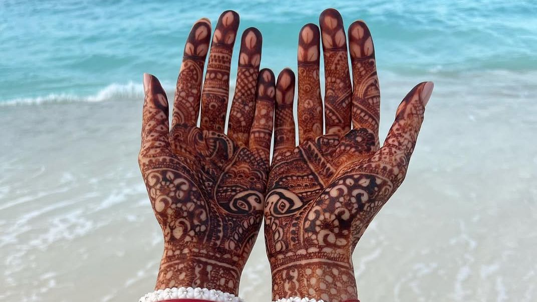 23 modern mehendi designs for brides (and grooms) looking to update a centuries-old ritual