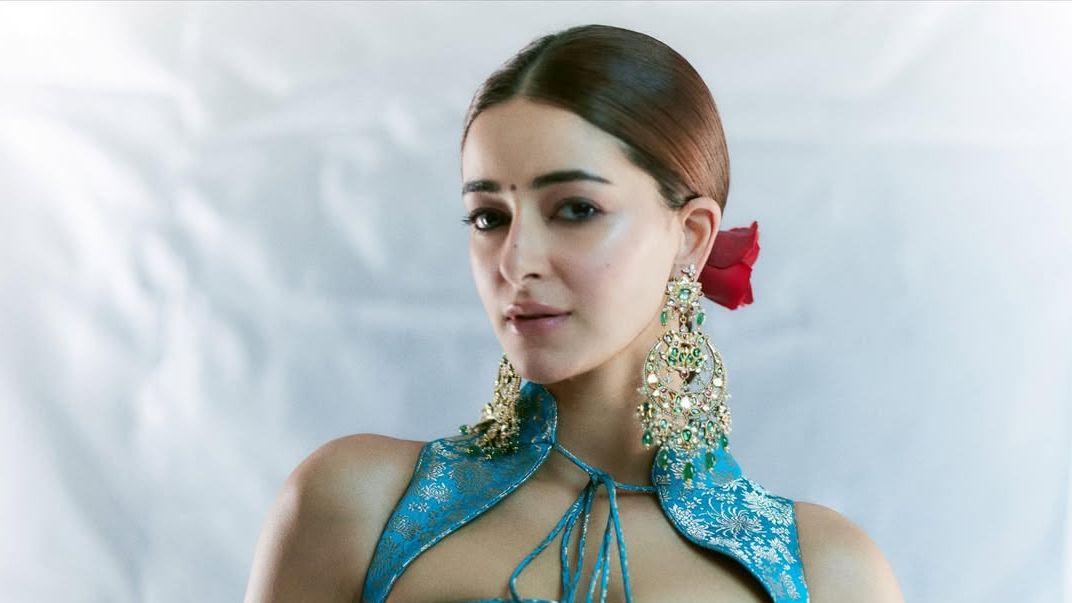 Ananya Panday’s sky blue sari has been handwoven using Banarasi Tanchoi
