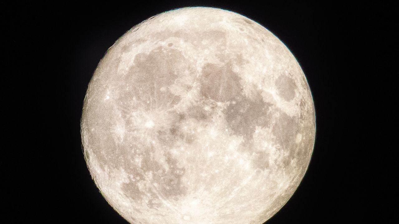 The super full moon on December 5 warns you against acting impulsively