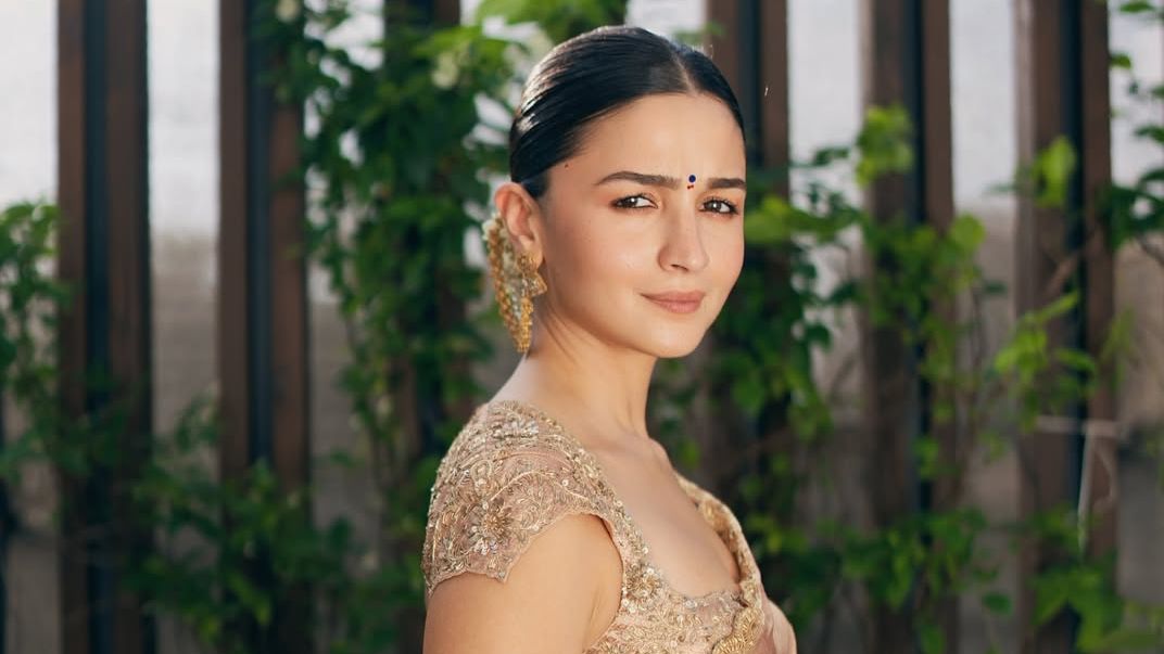 Alia Bhatt’s peach Manish Malhotra tissue sari frames an intricately embroidered, sculpted blouse