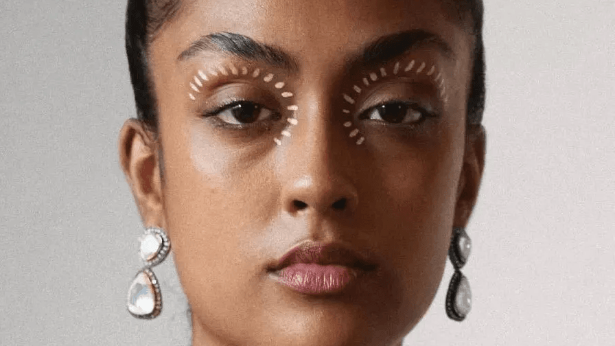 5 simple tricks to make your eyes look bigger, according to the pros